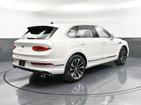 Certified 2023 Bentley Bentayga Plug-In Hybrid AWD/4WD image 8