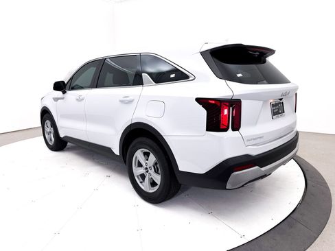 Used 2025 Kia Sorento LX FWD image 16