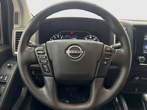 Used 2022 Nissan Frontier SV w/ Technology Package RWD image 19