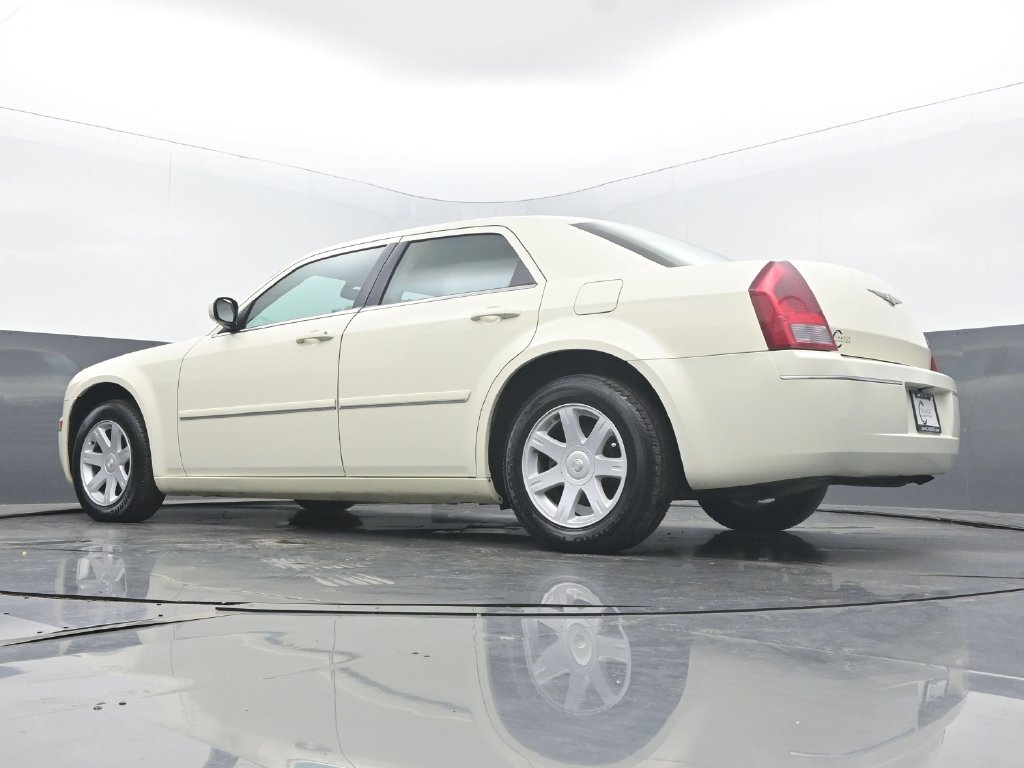 Used 2005 Chrysler 300 Touring w/ Sound Group RWD image 42