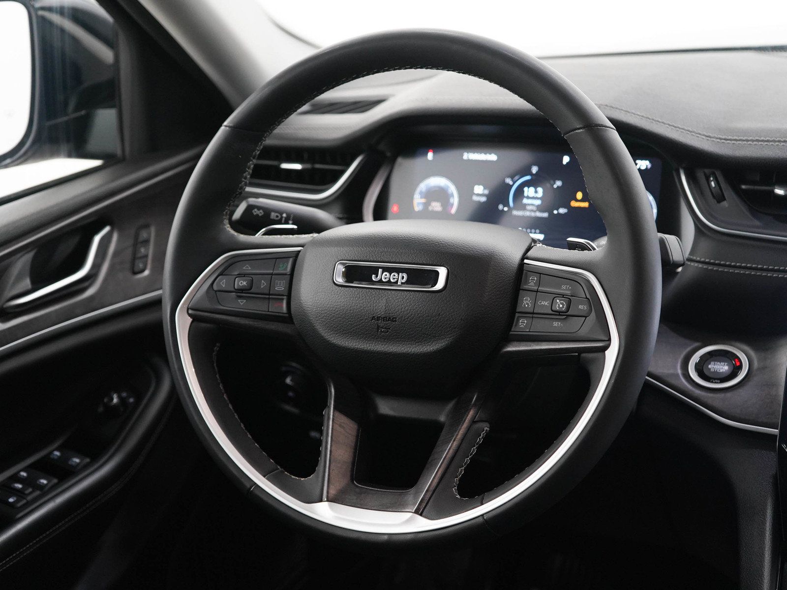 Used 2023 Jeep Grand Cherokee Limited AWD/4WD image 15