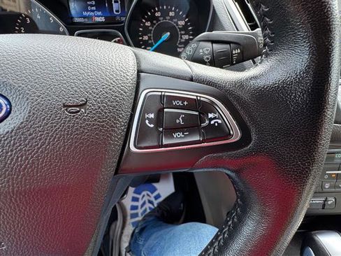 Used 2019 Ford Escape Titanium image 33