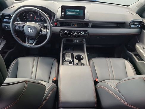 Used 2025 Honda Pilot TrailSport image 19