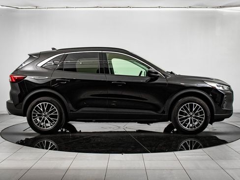 Used 2024 Ford Escape SE w/ Class II Trailer Tow Package image 6