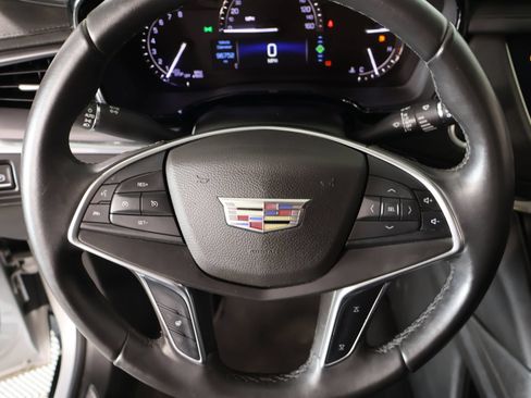 Used 2017 Cadillac XT5 Luxury FWD image 3