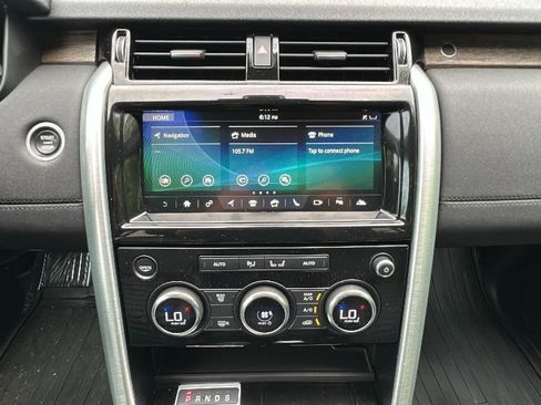 Used 2017 Land Rover Discovery HSE image 12