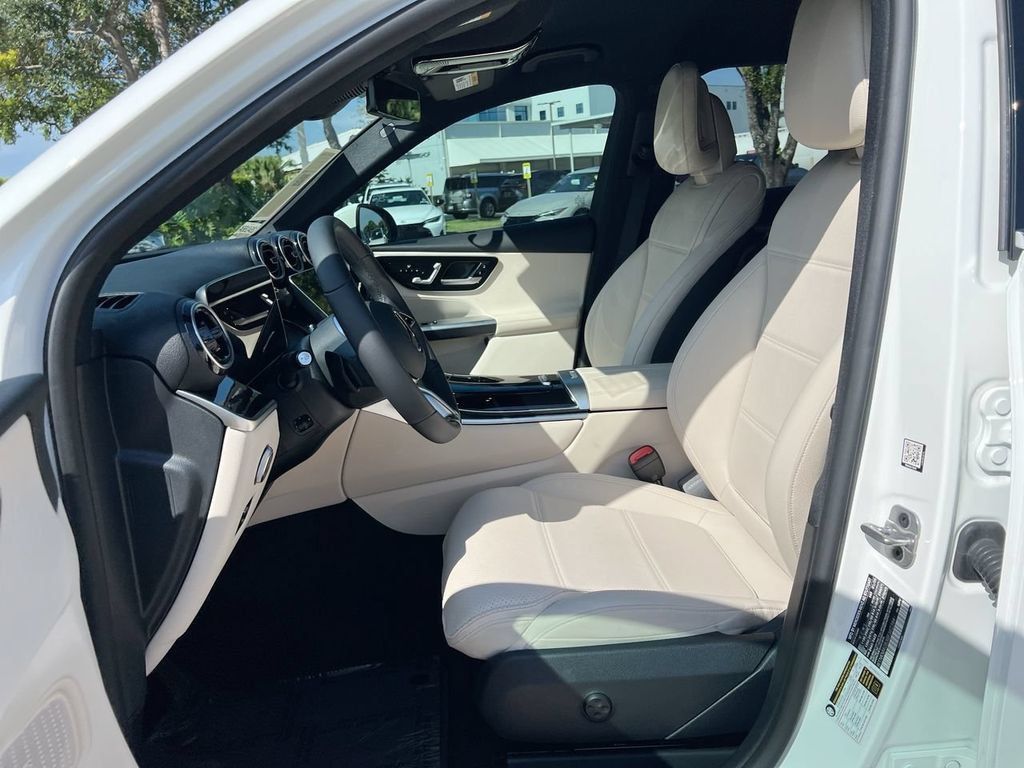 Used 2025 Mercedes-Benz GLC 300 image 11