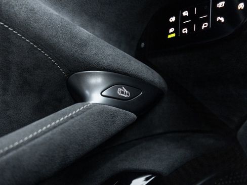 Used 2022 Ferrari Roma image 19