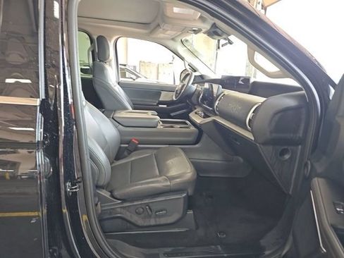 Used 2025 Ford Expedition Active AWD/4WD image 10