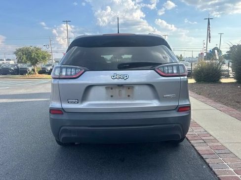 Used 2019 Jeep Cherokee Latitude w/ Popular Appearance Group FWD image 8