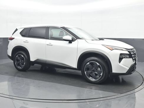 Used 2024 Nissan Rogue SV AWD/4WD image 8