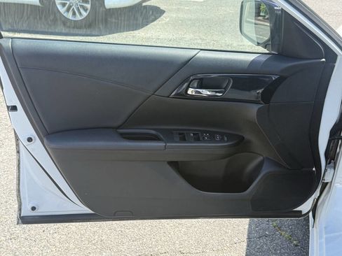 Used 2014 Honda Accord Sport image 10