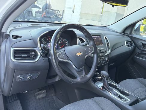 Used 2022 Chevrolet Equinox LT FWD image 10