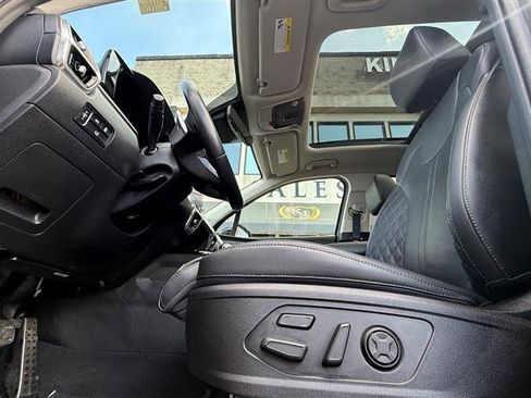 Used 2023 Kia Sorento SX Prestige image 12