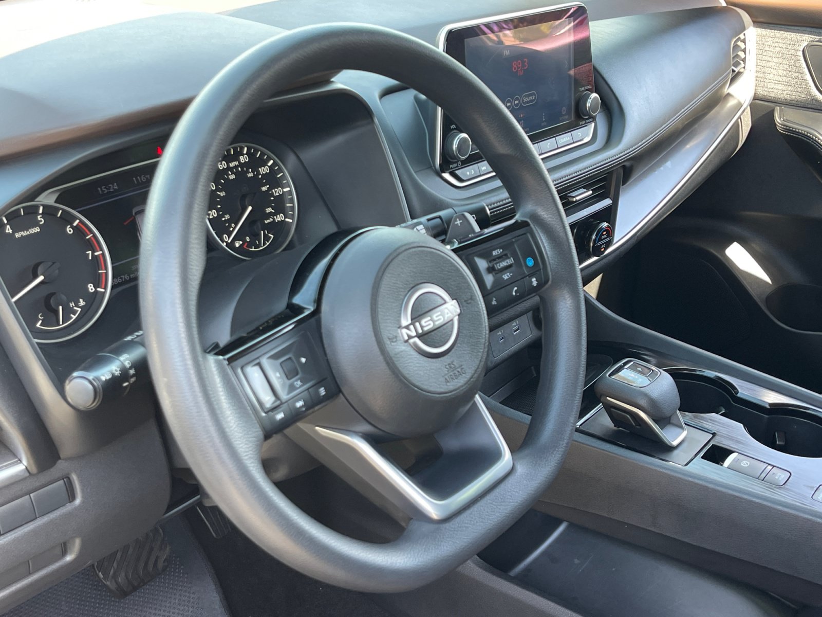 Used 2023 Nissan Rogue SV FWD image 9