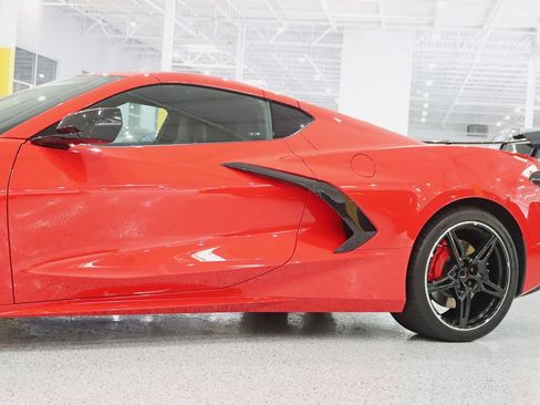 Used 2022 Chevrolet Corvette Stingray Preferred Cpe w/ Z51 Performance Package RWD image 3