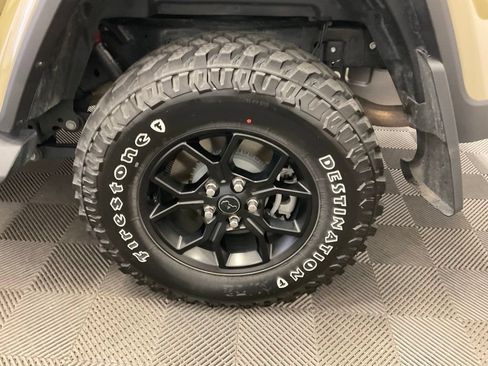 Used 2025 Jeep Gladiator Sport AWD/4WD image 13