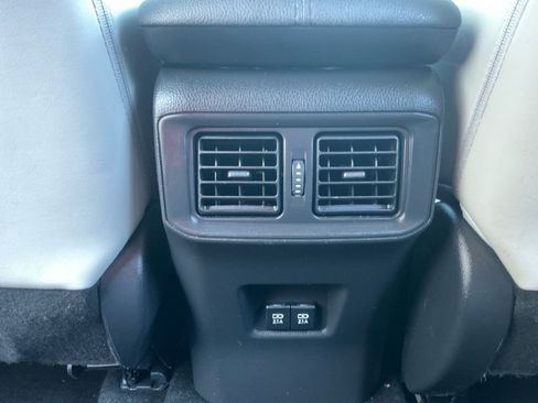 Used 2019 Toyota RAV4 Limited image 32