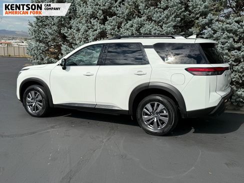 Used 2025 Nissan Pathfinder SV image 5