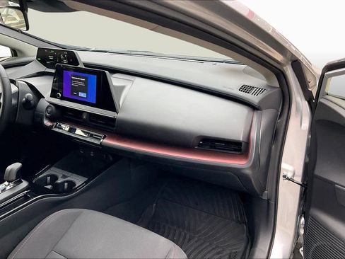 Certified 2025 Toyota Prius Plug-In Hybrid image 18