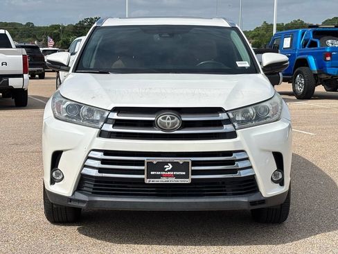 Used 2019 Toyota Highlander Limited FWD image 3