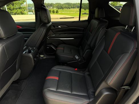 Used 2026 Chevrolet Traverse RS w/ LPO, Floor Liner Package FWD image 27
