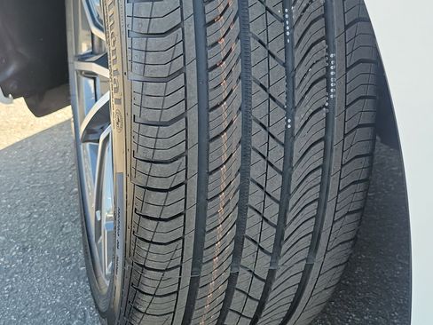 Used 2023 BMW 230i Coupe w/ Convenience Package image 13