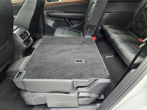 Used 2025 Volkswagen Atlas SE image 35