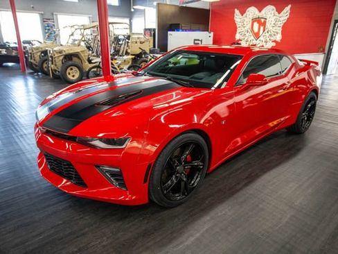 Used 2016 Chevrolet Camaro SS image 2