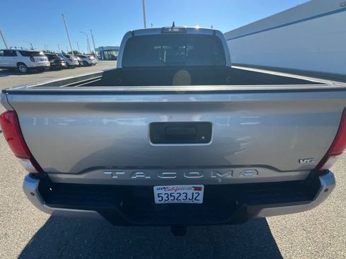 Used 2018 Toyota Tacoma TRD Off-Road w/ Technology Package RWD image 5