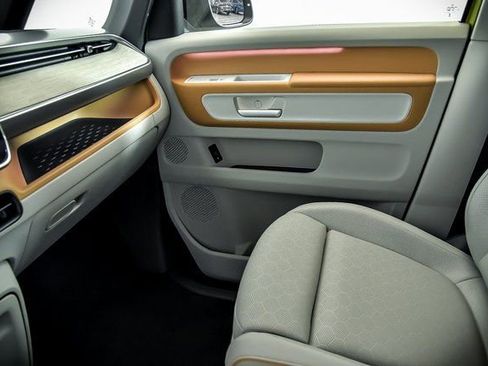 New 2025 Volkswagen ID. Buzz 1st Edition image 18