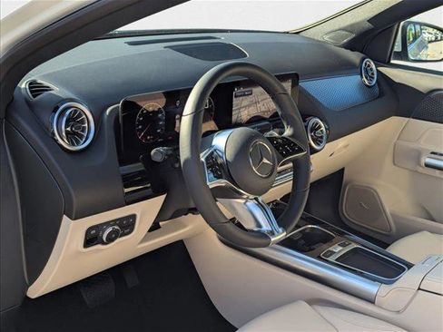New 2025 Mercedes-Benz GLA 250 image 3