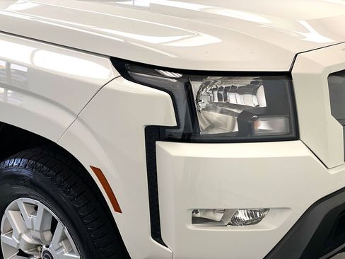 Used 2022 Nissan Frontier SV image 11