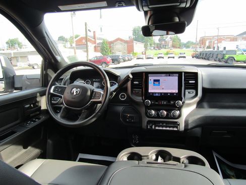 Used 2025 RAM 3500 Tradesman w/ Chrome Appearance Group image 16