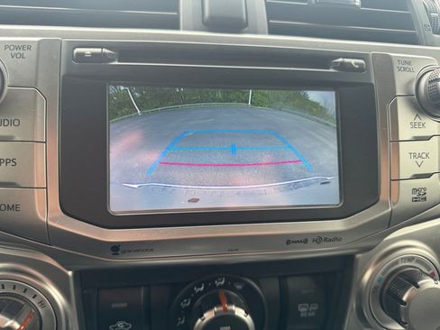 Used 2018 Toyota 4Runner SR5 AWD/4WD image 18