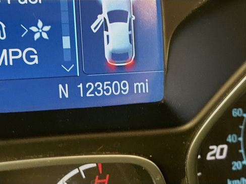 Used 2014 Ford Focus SE FWD image 19