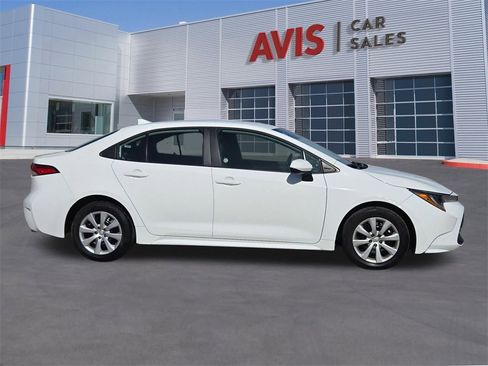 Used 2025 Toyota Corolla LE image 3