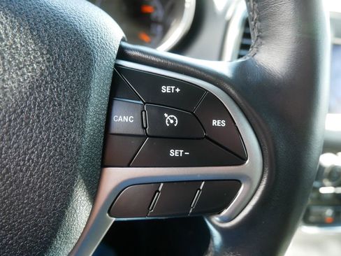 Used 2018 Jeep Grand Cherokee Limited image 22