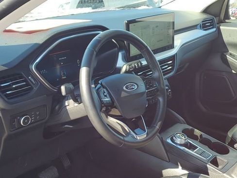 Used 2024 Ford Escape Platinum image 8