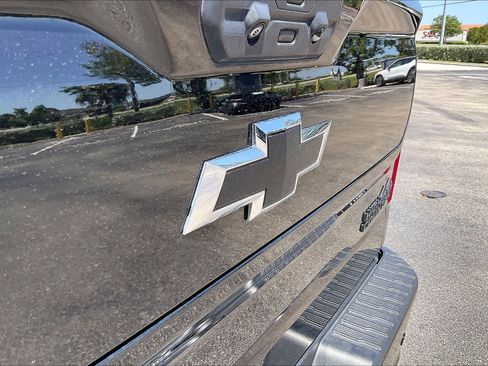 Used 2025 Chevrolet Silverado 1500 High Country w/ Midnight Edition AWD/4WD image 9