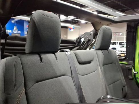 Used 2025 Jeep Wrangler Unlimited Sport AWD/4WD image 24