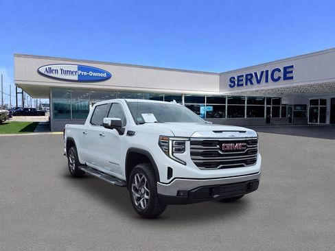 Used 2023 GMC Sierra 1500 SLT AWD/4WD image 2