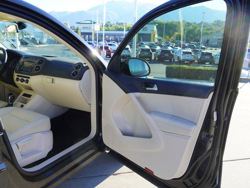 Used 2017 Volkswagen Tiguan S image 23