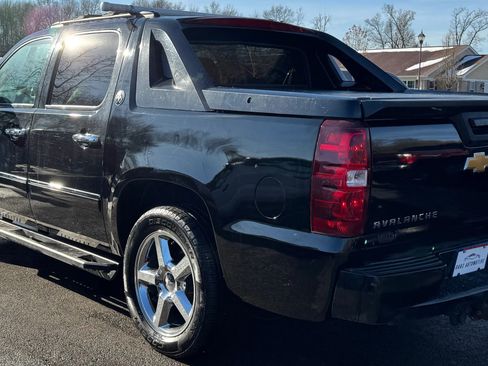 Used 2013 Chevrolet Avalanche LTZ image 7