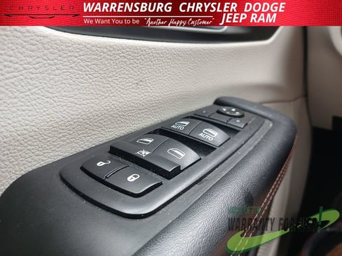Used 2020 Chrysler Pacifica Touring-L FWD image 30