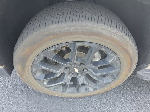 Used 2021 Chevrolet Suburban LT RWD image 10