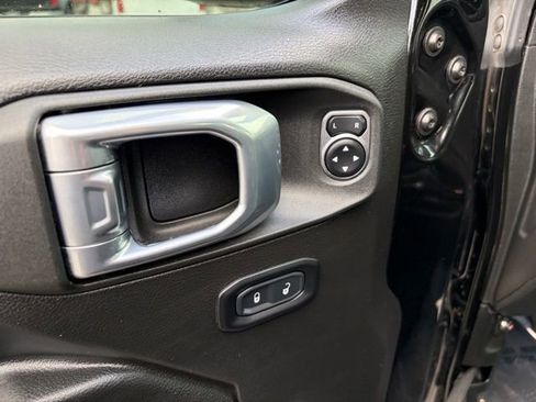 Used 2022 Jeep Gladiator Rubicon w/ LED Lighting Group image 23