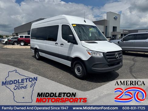 Used 2025 Mercedes-Benz Sprinter 2500 image 1
