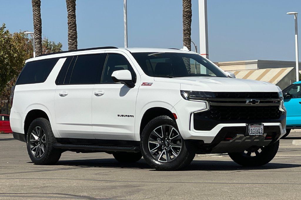 Used 2022 Chevrolet Suburban Z71 w/ Max Trailering Package AWD/4WD image 2