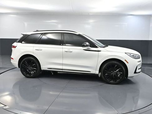 Used 2023 Lincoln Corsair Reserve w/ Jet Appearance Package image 4